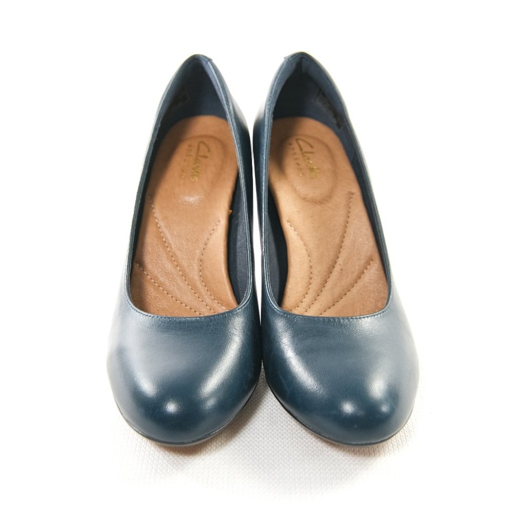 CLARKS Women's Navy Blue Leather Dress Pump size 5.5M Heavenly Star